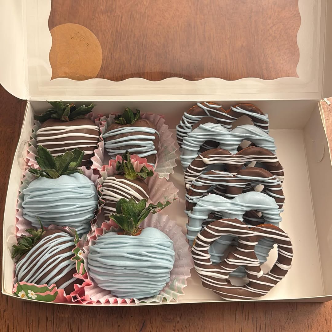 Baby blue and dark chocolate strawberries with contrasting drizzle, paired with matching pretzels, ideal for a baby shower or gender reveal.